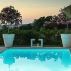 Floor Bio Fireplace in White Painted Metal and Tempered Glass - Pelide Viadurini