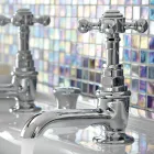 Pair of Vintage Design Brass Basin Taps Made in Italy - Elisea Viadurini