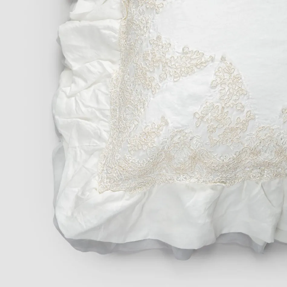Square Pillowcase in White Linen with Decorative Lace on the Edges and Ruffles - Priscilla Viadurini