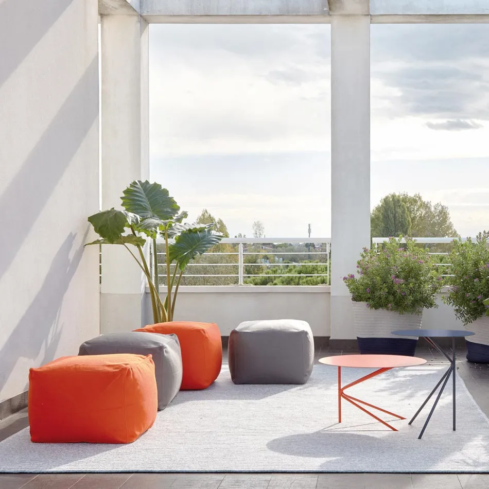 Soft Square Pouf for Indoor and Outdoor use in Various Colors Fabric - Naemi Viadurini