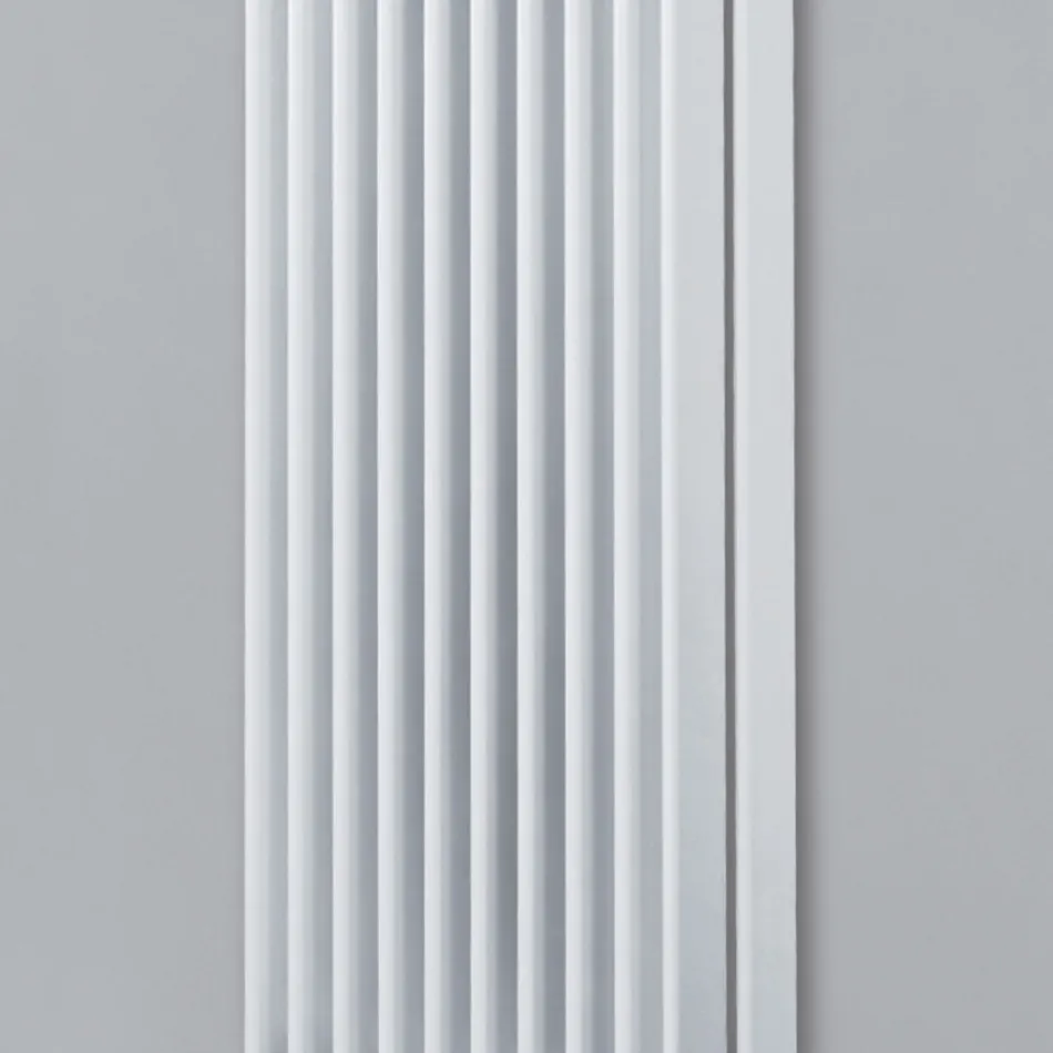 Traffic White Hydraulic Radiator with Flat Steel Elements - Plum Viadurini