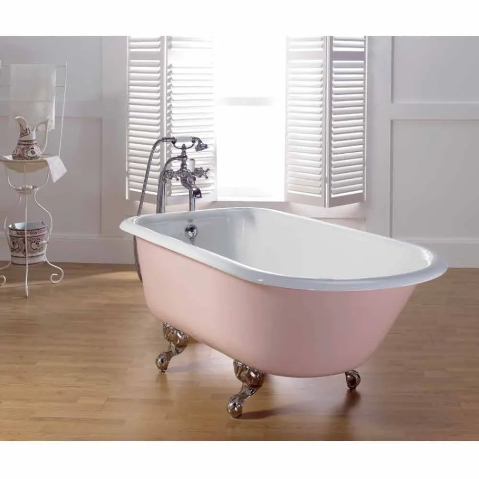 designer bath decorated with painted cast iron legs Sally Viadurini
